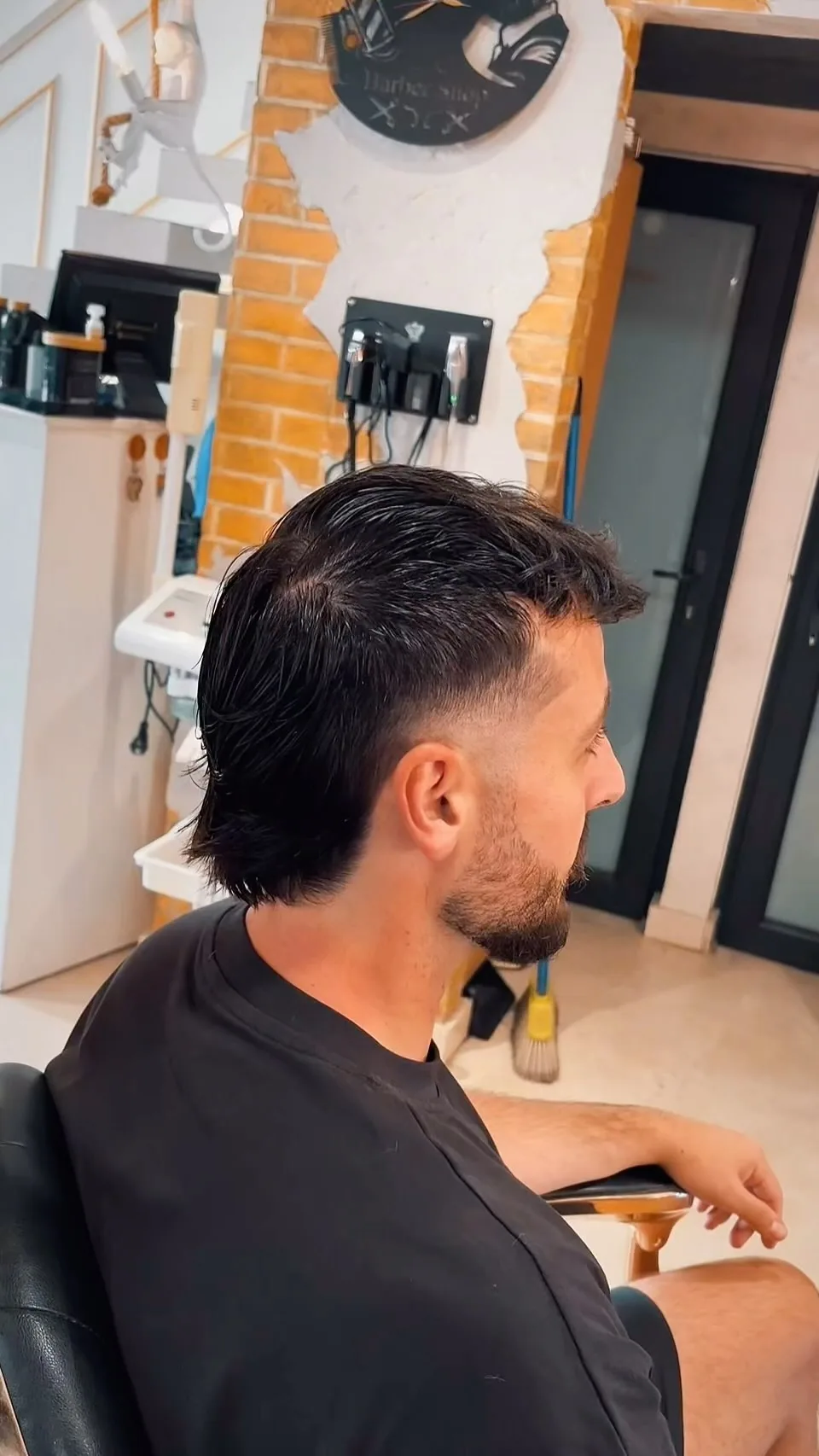 Résultat de coupe et barbe sculptée